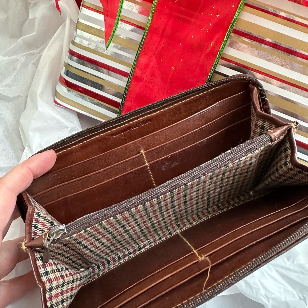 Classic GH Bass & Co Brown Distressed Full  Grain Leather Wallet Plaid Lining